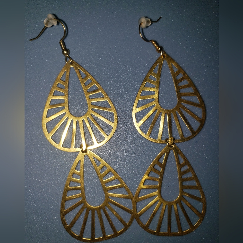 Elegant Gold Teardrop Earrings